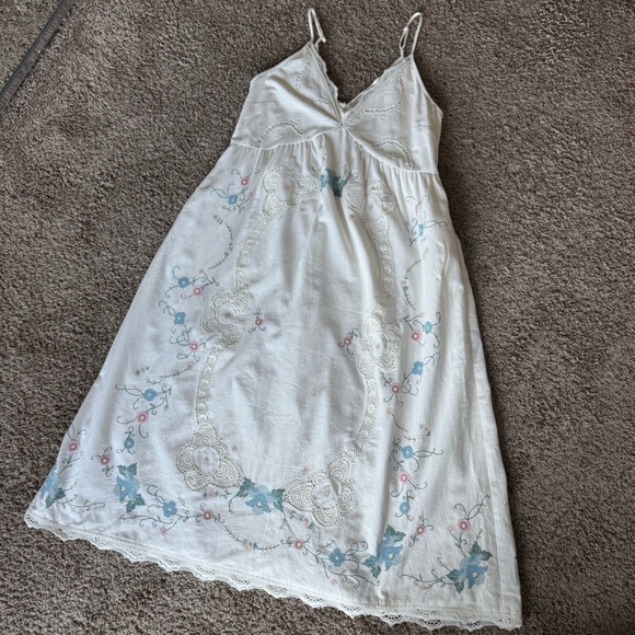 Sea Biscuit Sea New York VESNA DRESS WHITE Blue and Pink Embroidery - Picture 3 of 9